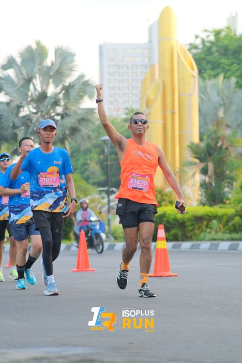 Race photo from Isoplus Run 2024 Surabaya