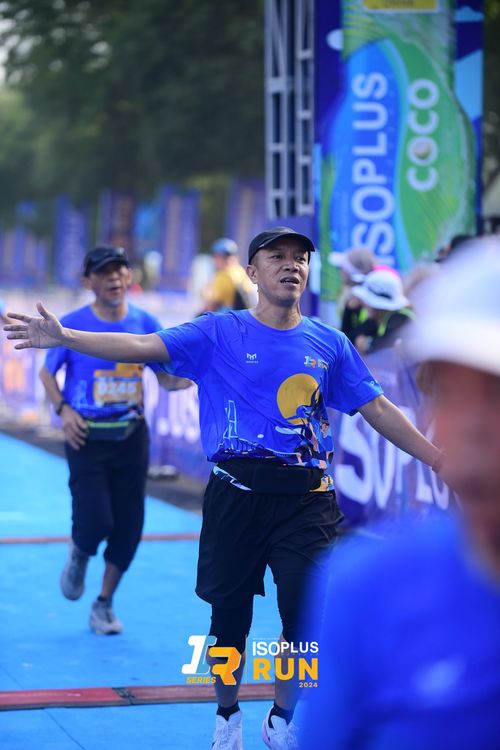 Race photo from Isoplus Run 2024 Surabaya