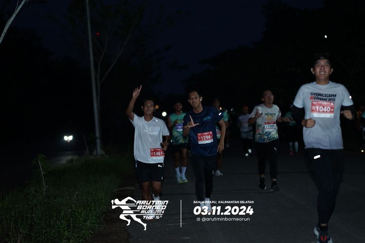 Race photo from Arutmin Borneo Run 2024