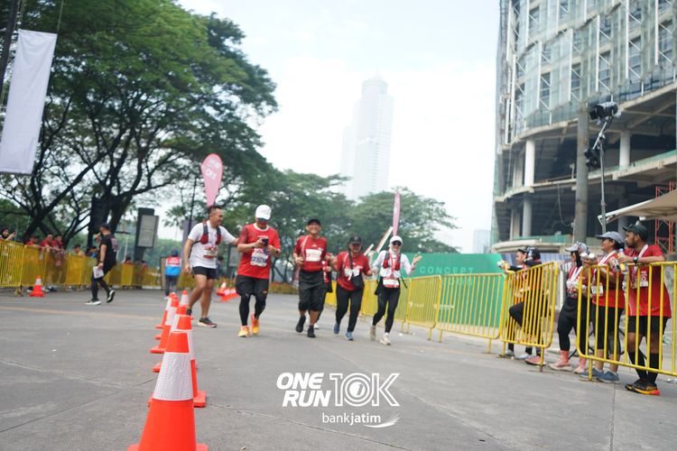 Race photo from ONE RUN 10 K