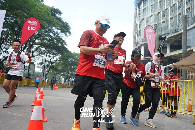 Race photo from ONE RUN 10 K
