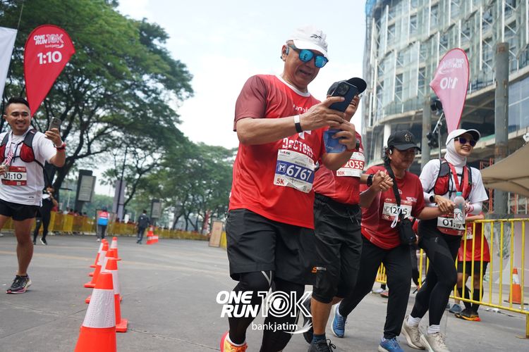 Race photo from ONE RUN 10 K