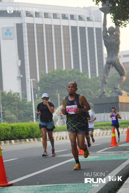 Race photo from Nu Skin Run 10K
