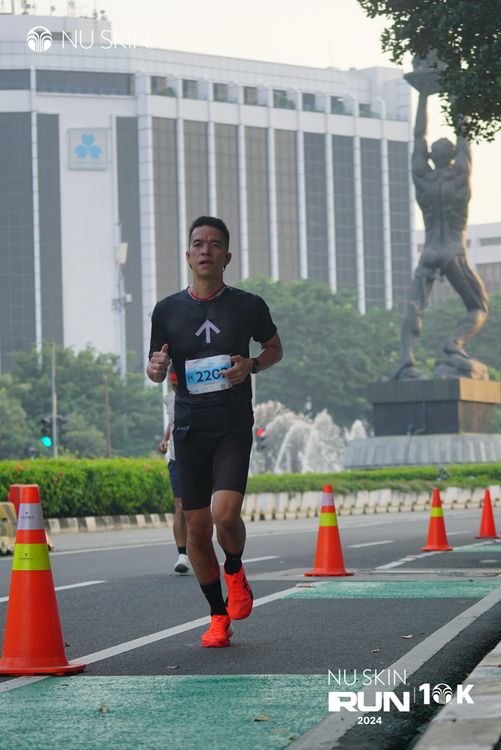 Race photo from Nu Skin Run 10K