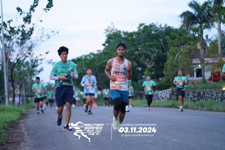 Race photo from Arutmin Borneo Run 2024