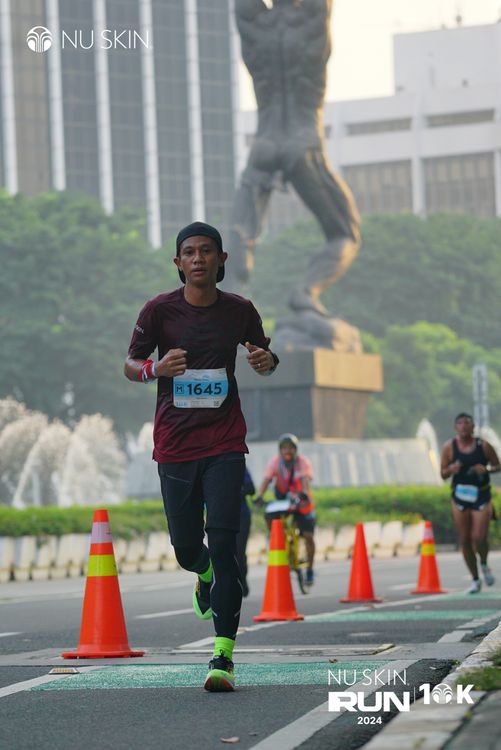 Race photo from Nu Skin Run 10K