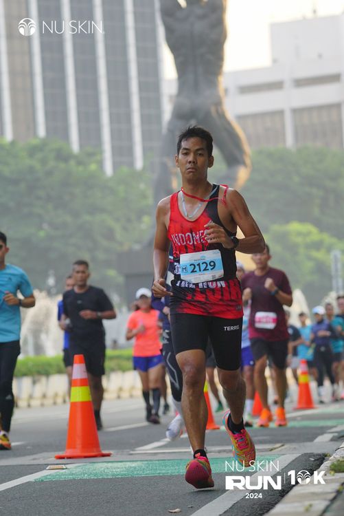 Race photo from Nu Skin Run 10K