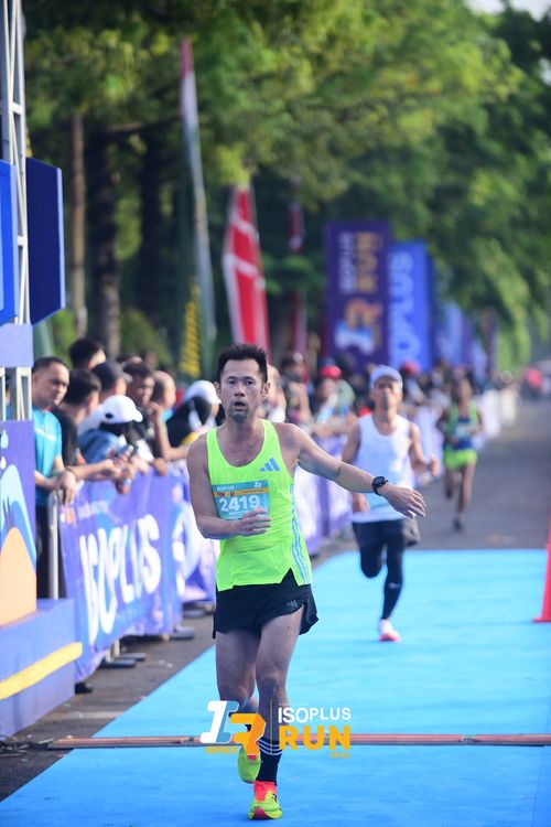 Race photo from Isoplus Run 2024 Surabaya