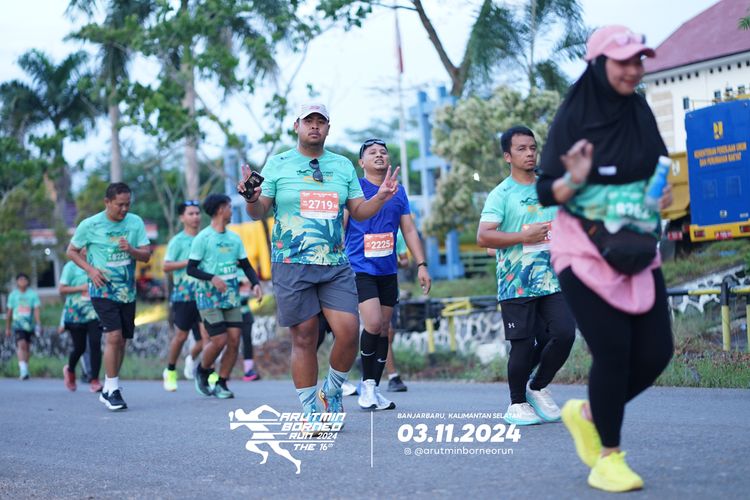 Race photo from Arutmin Borneo Run 2024