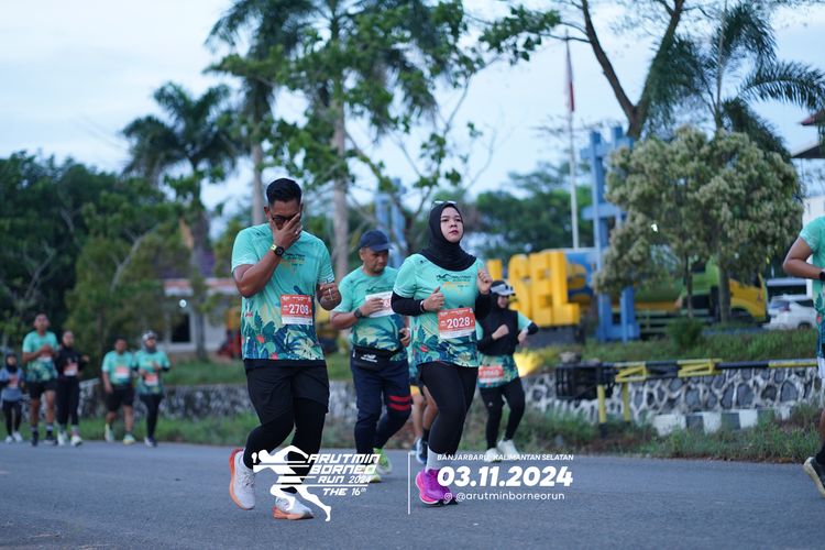 Race photo from Arutmin Borneo Run 2024
