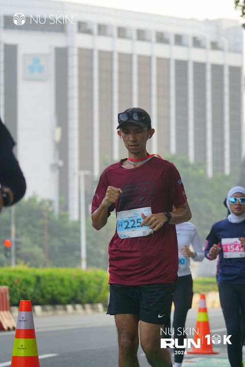 Race photo from Nu Skin Run 10K