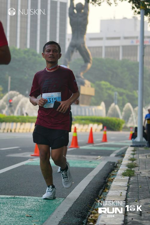 Race photo from Nu Skin Run 10K