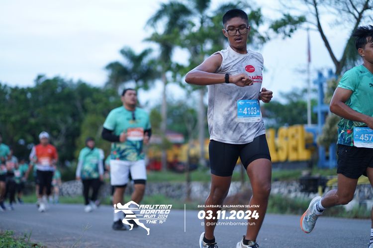 Race photo from Arutmin Borneo Run 2024