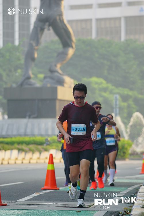 Race photo from Nu Skin Run 10K