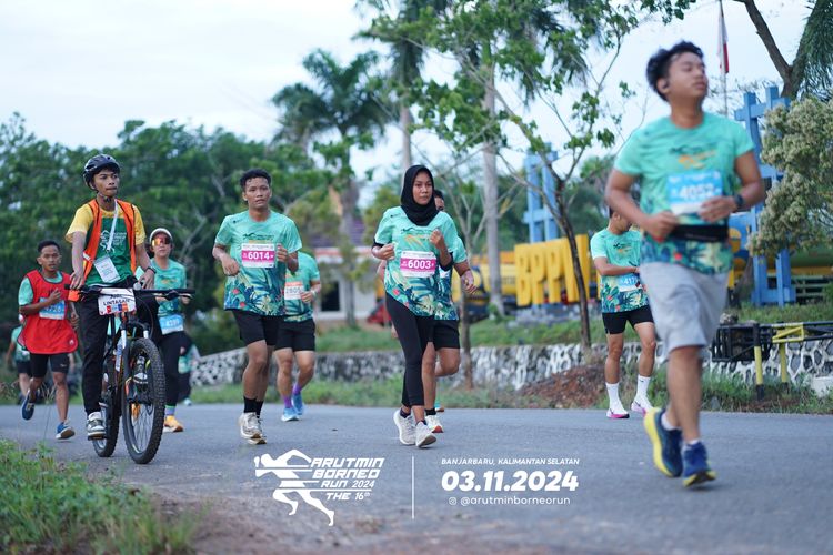 Race photo from Arutmin Borneo Run 2024