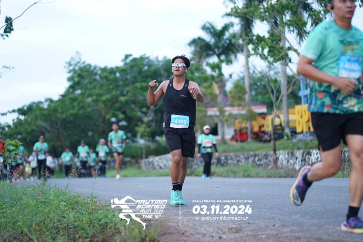 Race photo from Arutmin Borneo Run 2024