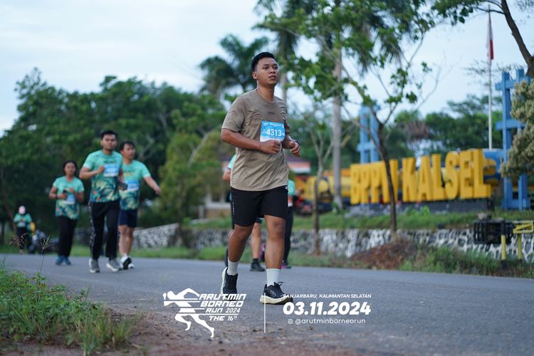 Race photo from Arutmin Borneo Run 2024