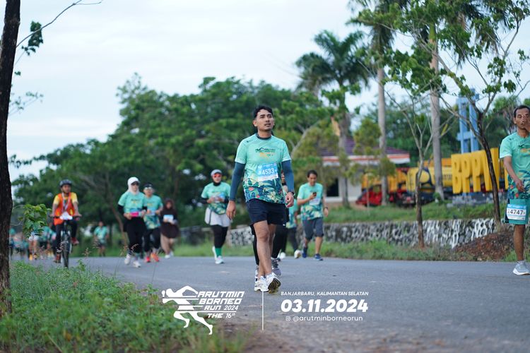 Race photo from Arutmin Borneo Run 2024