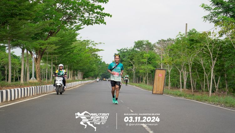 Race photo from Arutmin Borneo Run 2024