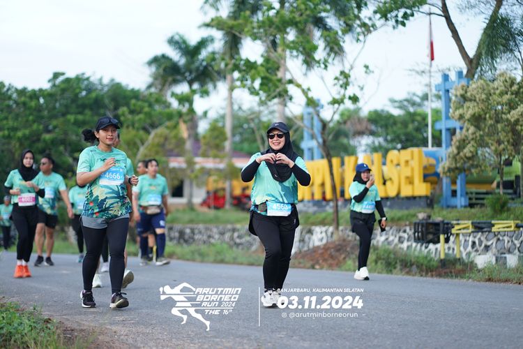 Race photo from Arutmin Borneo Run 2024