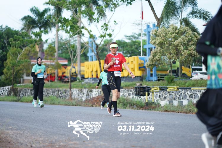 Race photo from Arutmin Borneo Run 2024