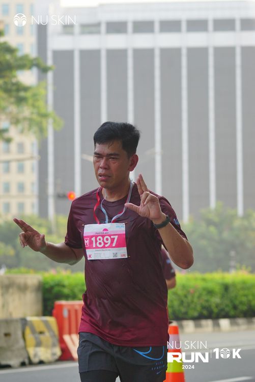 Race photo from Nu Skin Run 10K