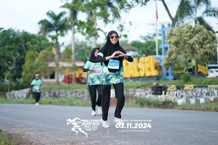 Race photo from Arutmin Borneo Run 2024