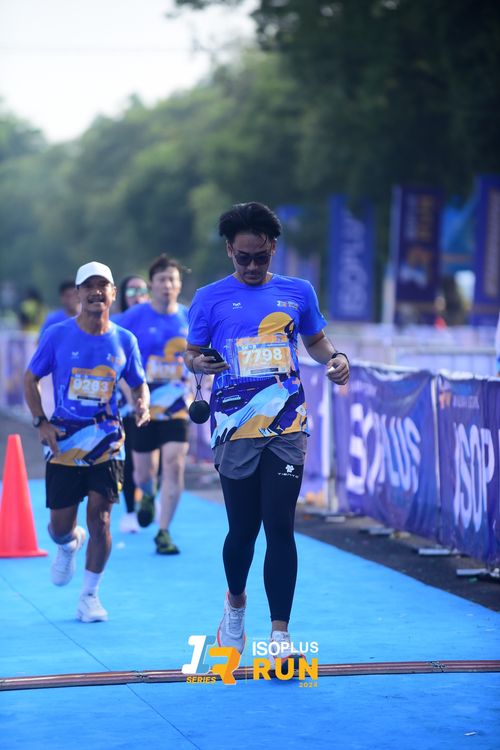 Race photo from Isoplus Run 2024 Surabaya