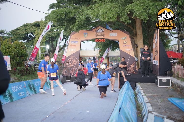 Race photo from Kelud Vertical Challenge 2024