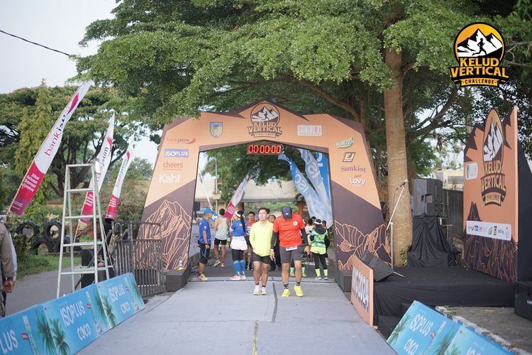 Race photo from Kelud Vertical Challenge 2024