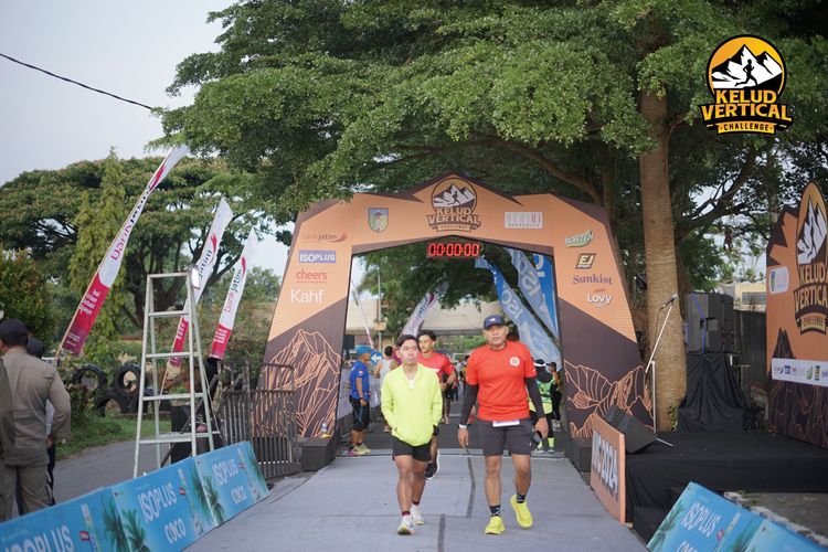 Race photo from Kelud Vertical Challenge 2024