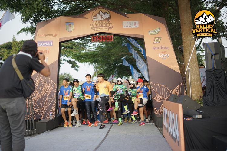 Race photo from Kelud Vertical Challenge 2024