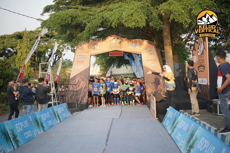 Race photo from Kelud Vertical Challenge 2024