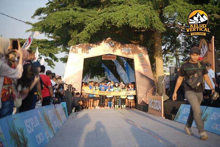 Race photo from Kelud Vertical Challenge 2024