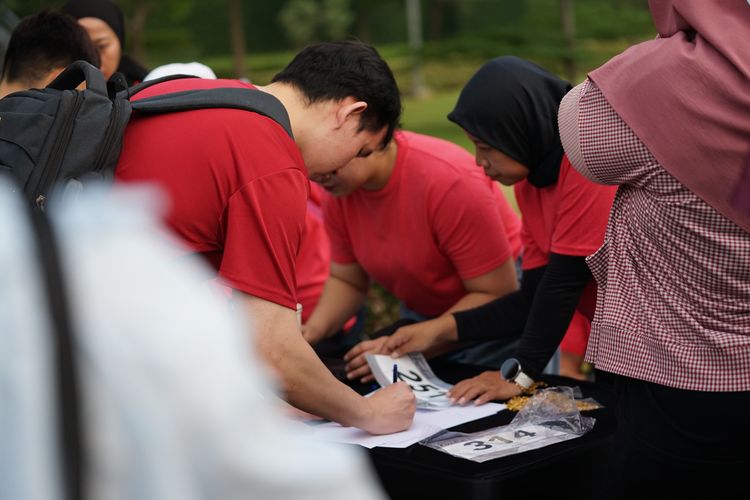 Race photo from Assurance Fun Run 2024