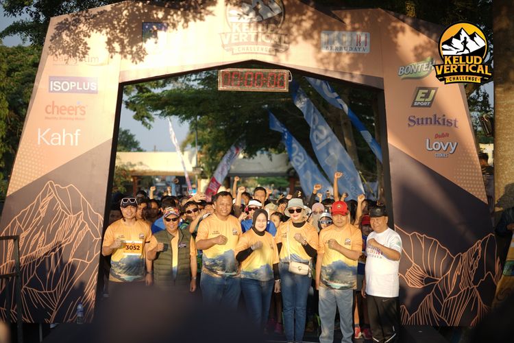 Race photo from Kelud Vertical Challenge 2024