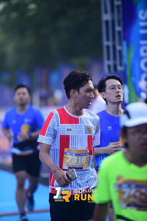 Race photo from Isoplus Run 2024 Surabaya