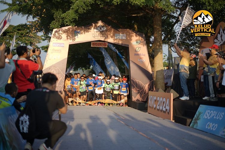 Race photo from Kelud Vertical Challenge 2024