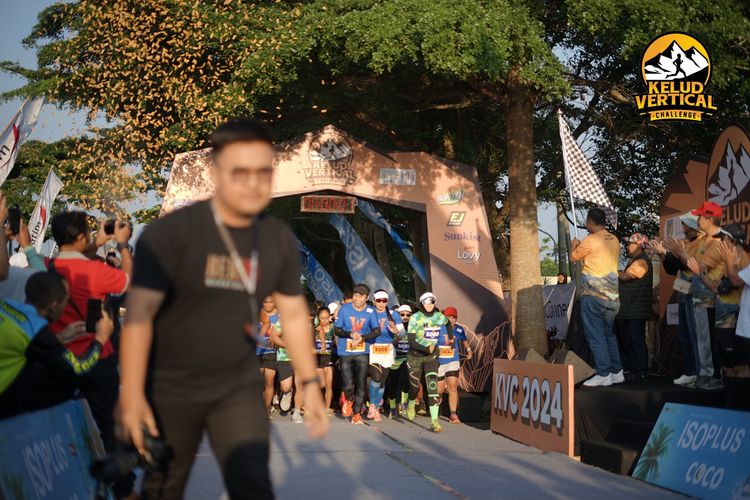 Race photo from Kelud Vertical Challenge 2024