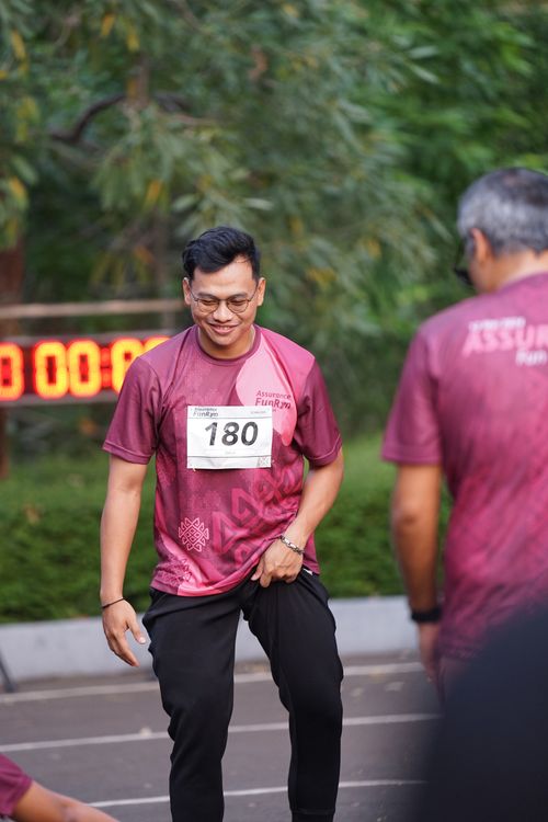 Race photo from Assurance Fun Run 2024
