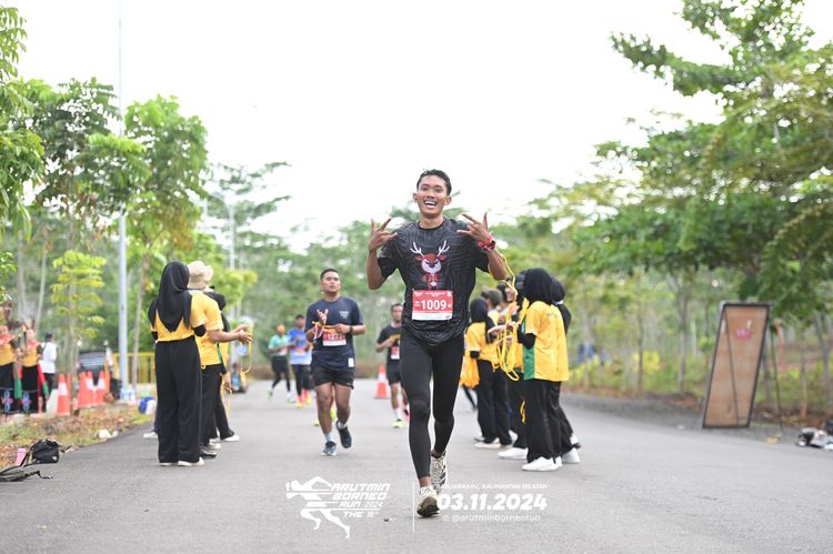 Race photo from Arutmin Borneo Run 2024