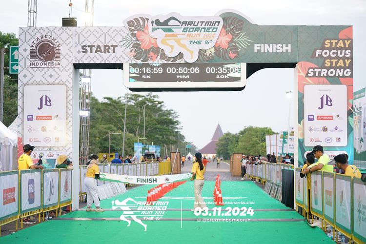 Race photo from Arutmin Borneo Run 2024