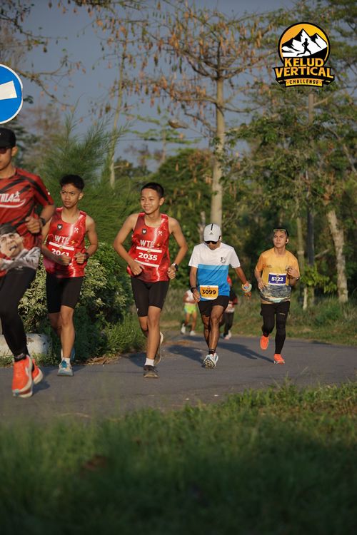 Race photo from Kelud Vertical Challenge 2024