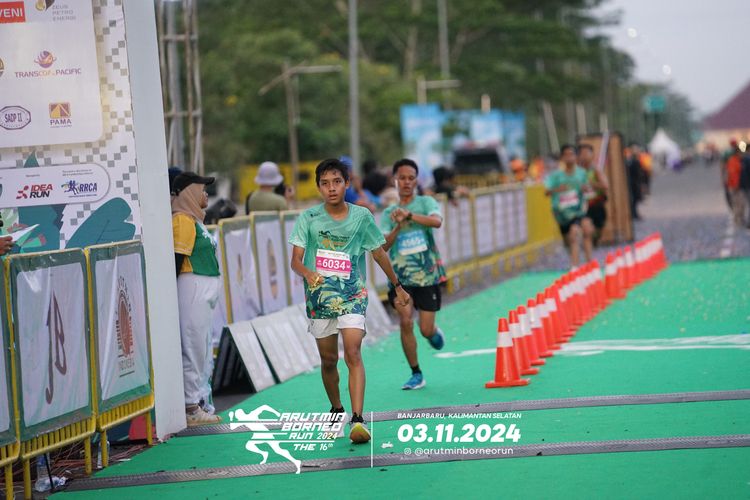 Race photo from Arutmin Borneo Run 2024