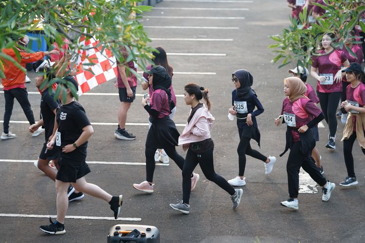 Race photo from Assurance Fun Run 2024