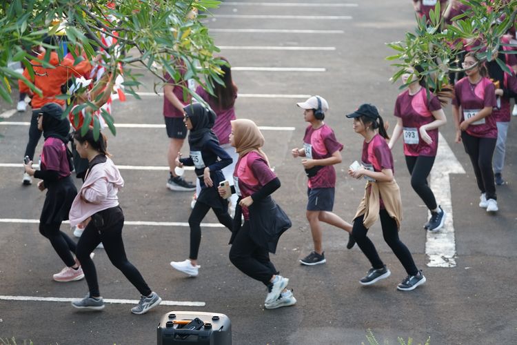 Race photo from Assurance Fun Run 2024
