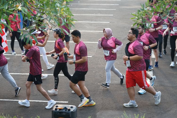 Race photo from Assurance Fun Run 2024