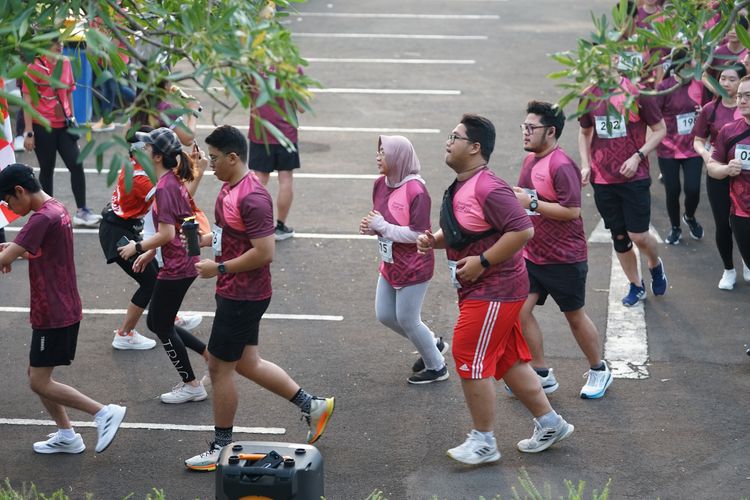 Race photo from Assurance Fun Run 2024