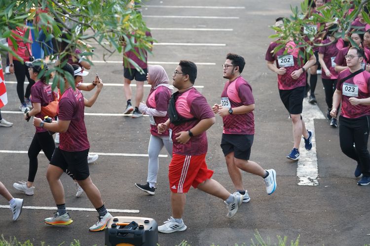 Race photo from Assurance Fun Run 2024