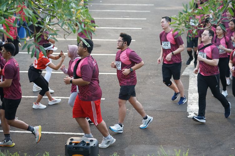 Race photo from Assurance Fun Run 2024